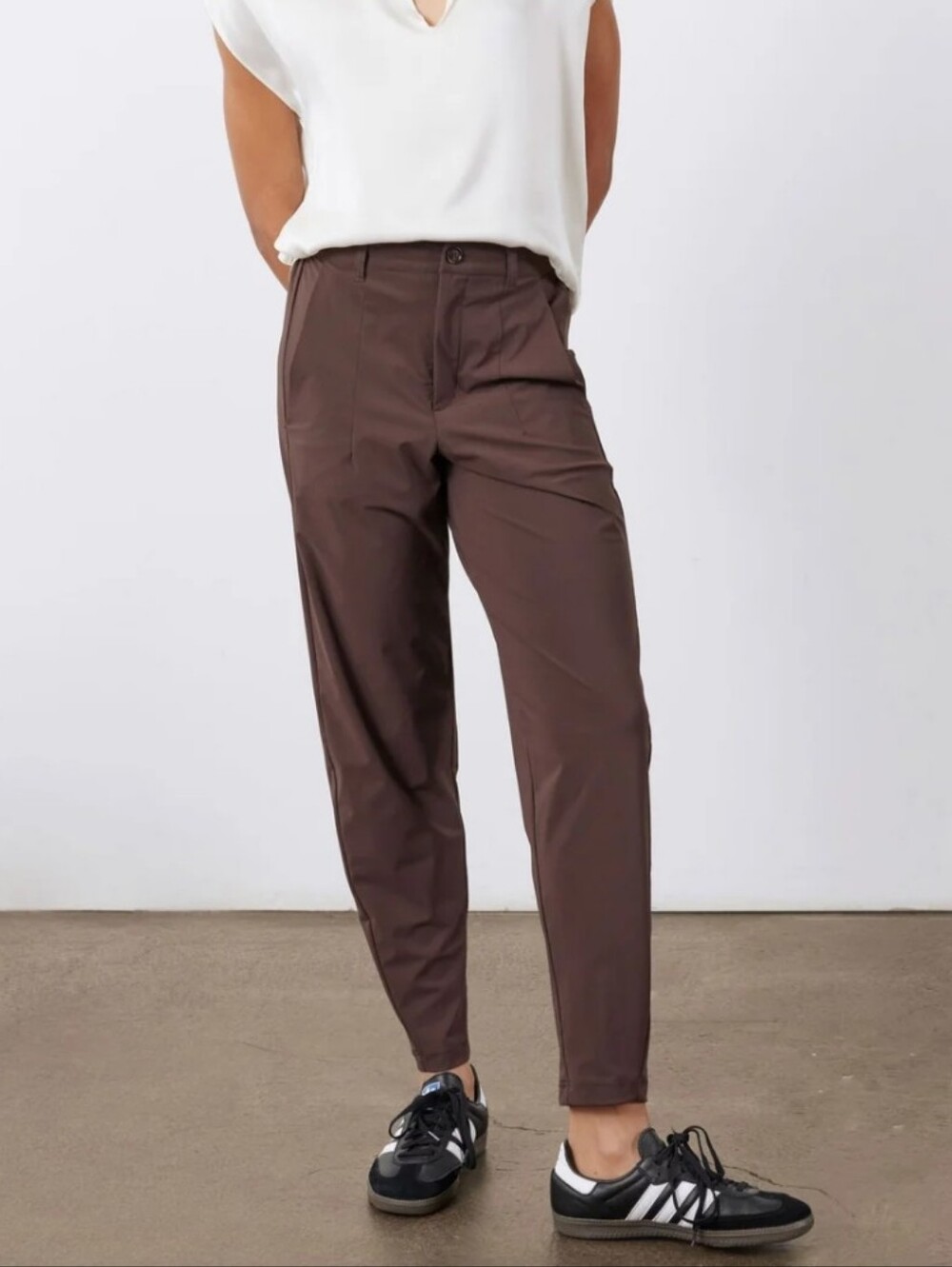 Ruti Not Too Tapered Pants In Coffee Size 10